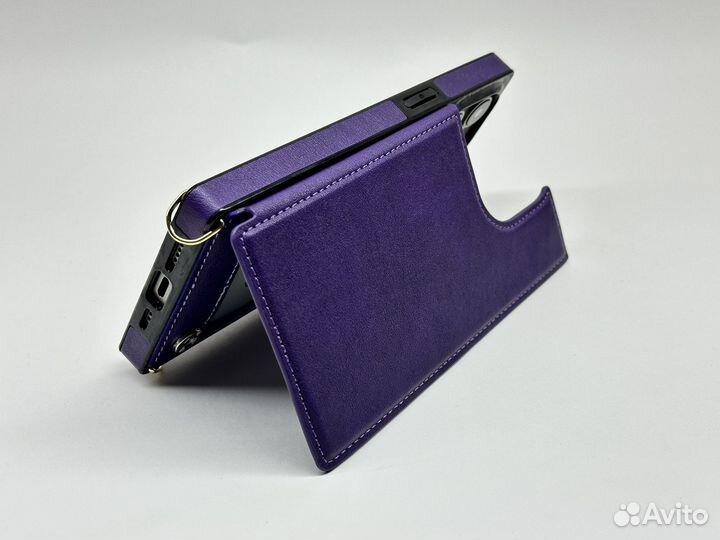 Чехол на iPhone 15 pro max кожаный с ремешком