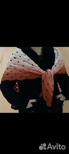 Платок шейный,бактус-шаль,связанный крючком