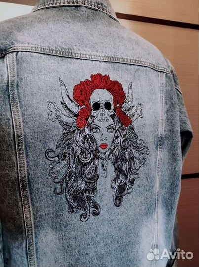 Машинная вышивка на джинсе