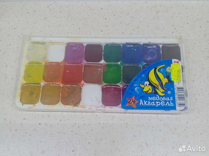 Акварельные краски баночки непроливайки