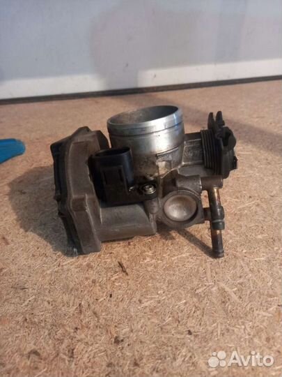 Дроссельная заслонка Пассат Б4 Шаран 2.0 037133064