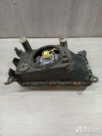 Фара левая Volkswagen Passat B3