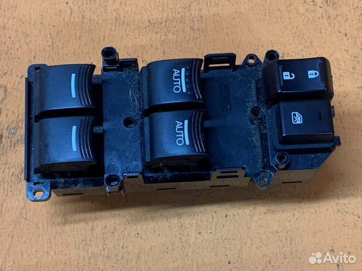 Блок управления стеклоподъемниками передний левый