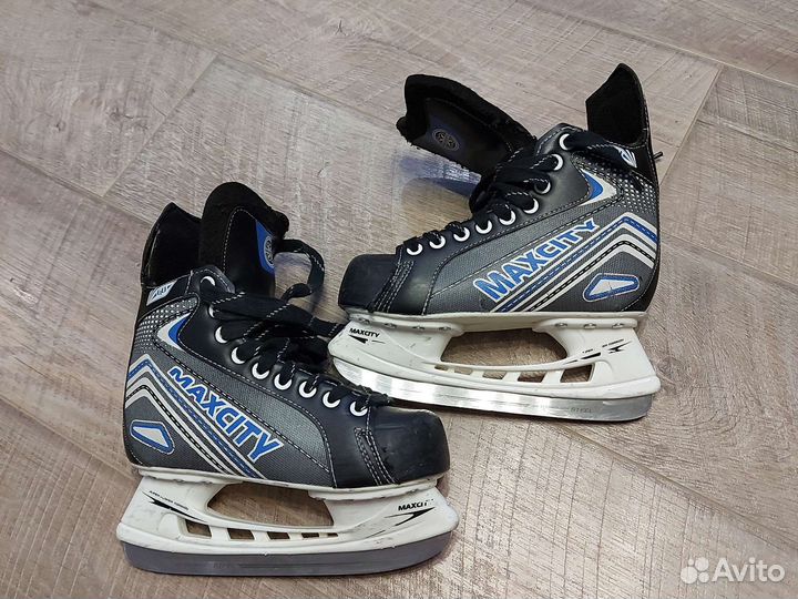 Коньки хоккейные