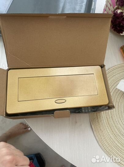 Выдвижная встраиваемая розетка