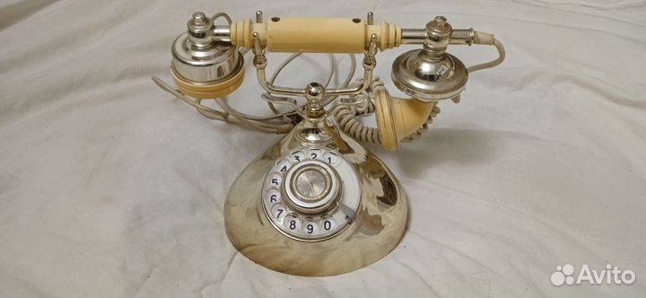 Стационарный телефон ретро