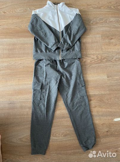 Спортивный костюм женский