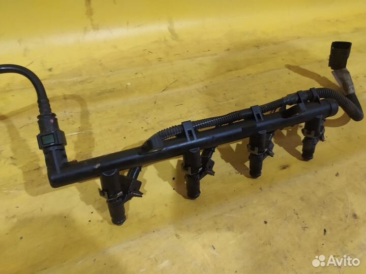 Рейка топливная рампа renault fluence (2010) Рено