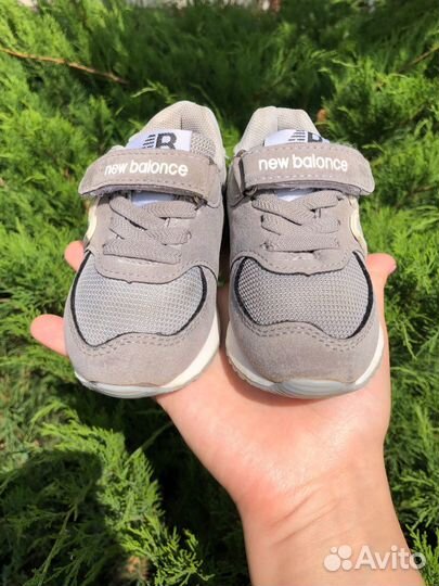 Кроссовки для мальчика и девочки 21 размер