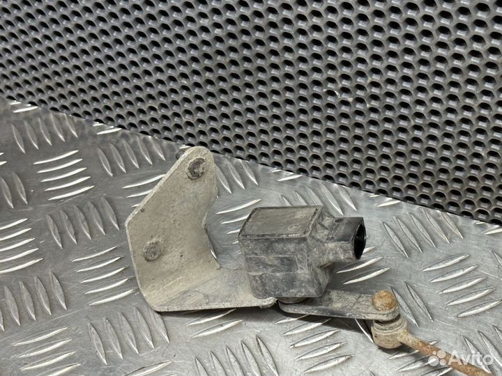 Датчик положения кузова Mercedes-Benz W211