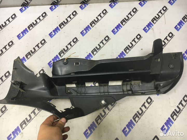 Обшивка багажника правая Форд Фокус 2