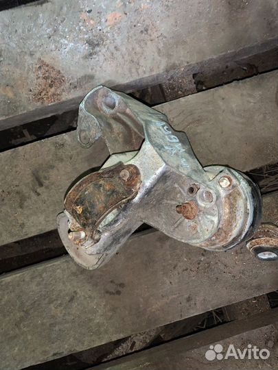 Кронштейн двигателя правый Audi A4 B5 1.8
