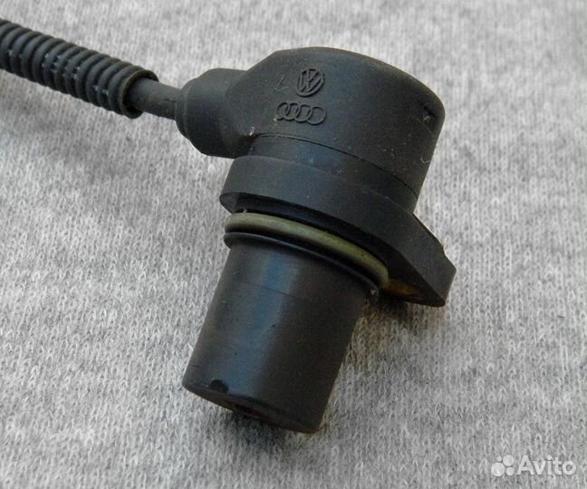 Датчик коленвала VW Passat B6 2.0 BLY