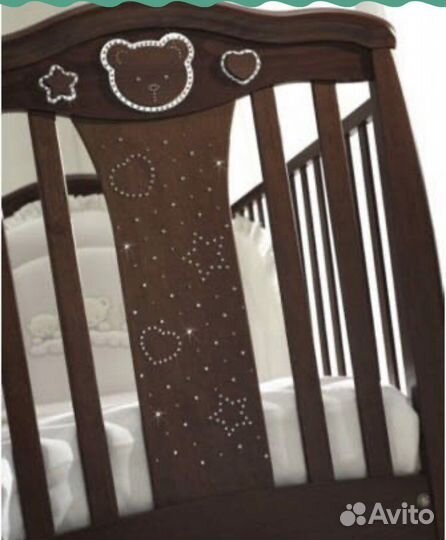 Детская кроватка и пеленальный комод