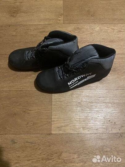 Лыжные ботинки