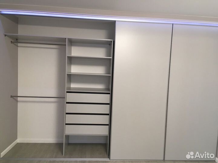 Шкаф в прихожую