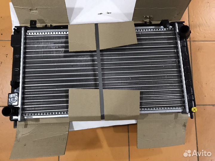 Радиатор охлаждения LADA Granta 12г