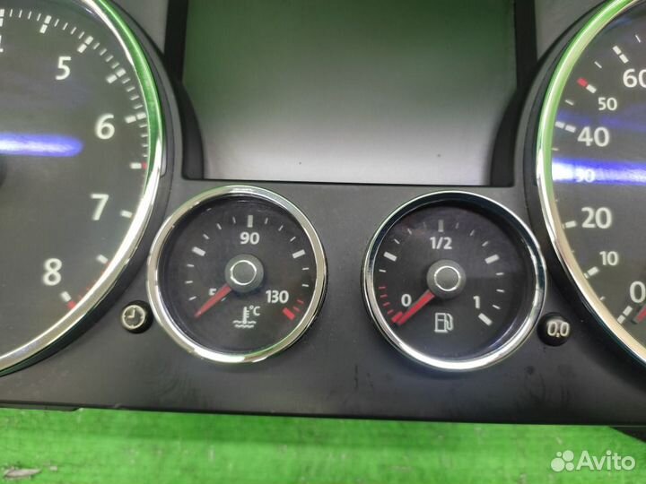 Панель приборов цветной экан VW Touareg 07-10