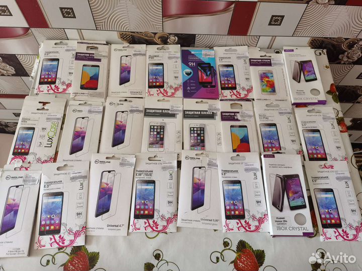 Защитные стекла И чехлы новые на телефоны