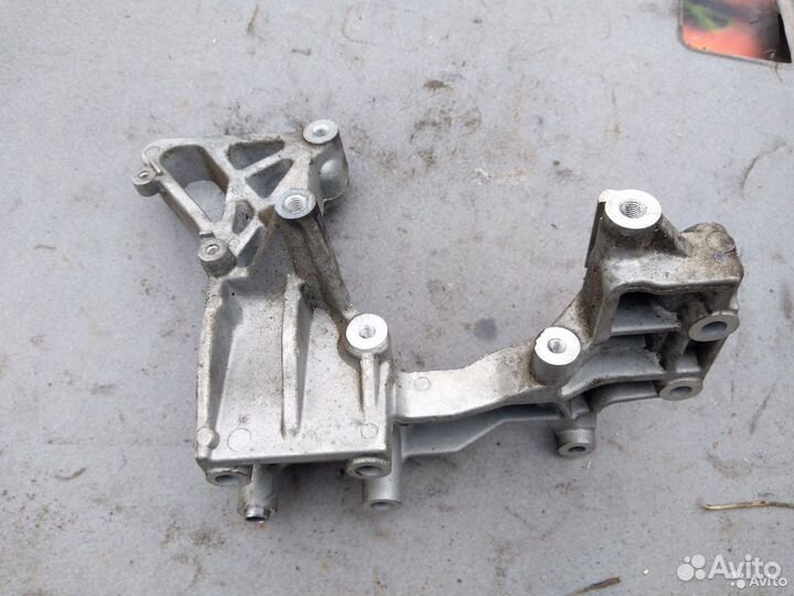 Кронштейн генератора Mitsubishi Outlander 3