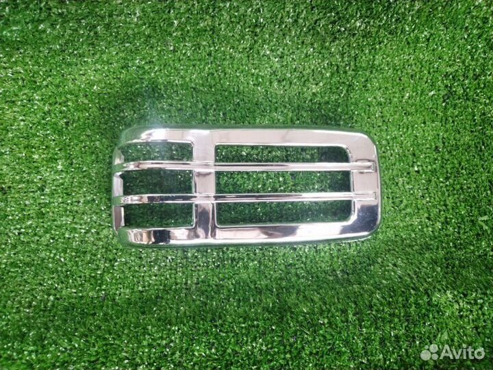 Накладка на поворотник левая Isuzu Elf NPR85 2005