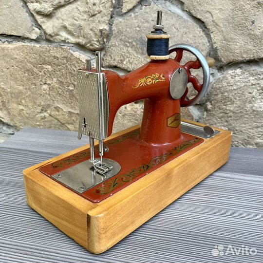 Детская швейная машинка СССР