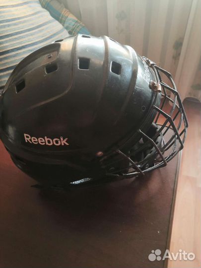 Хоккейный шлем