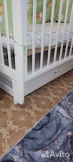 Детская кроватка и комод