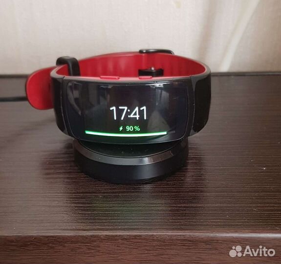 Фитнес-браслет Samsung Gear Fit 2 Pro