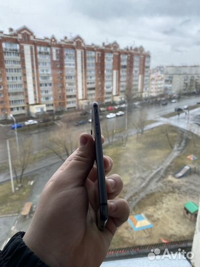 iPhone 8, 64 ГБ