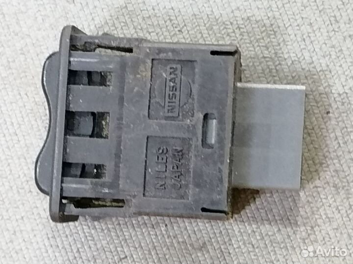Кнопка блок. двери Nissan Primera 2003 P12