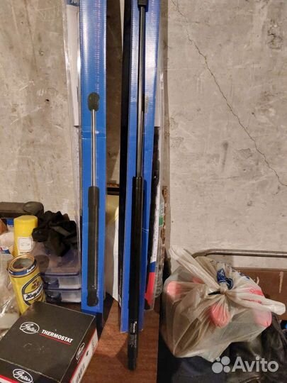 Амортизатор капота