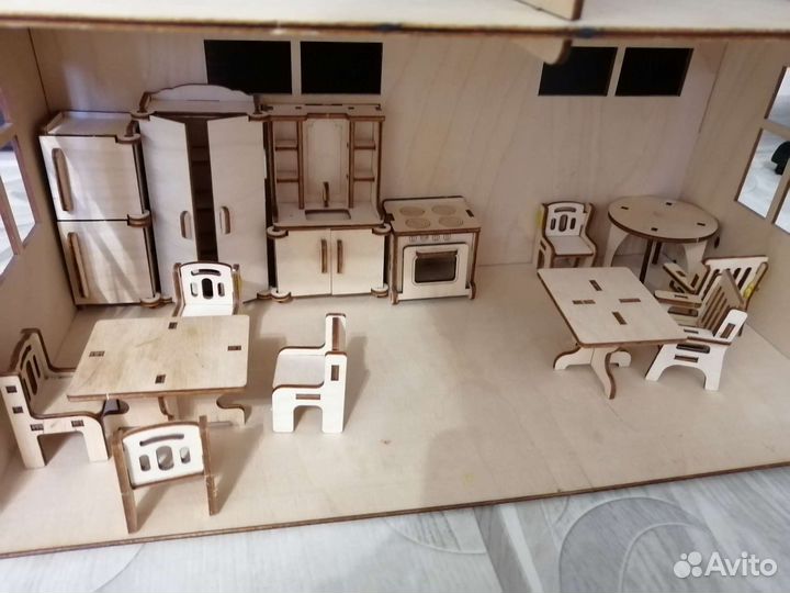 Кукольный домик с мебелью