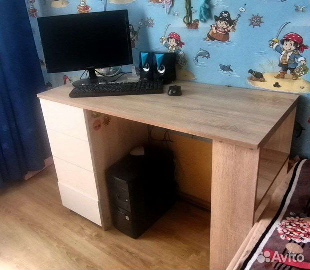 Письменный стол