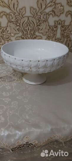 Ваза для фруктов на ножке