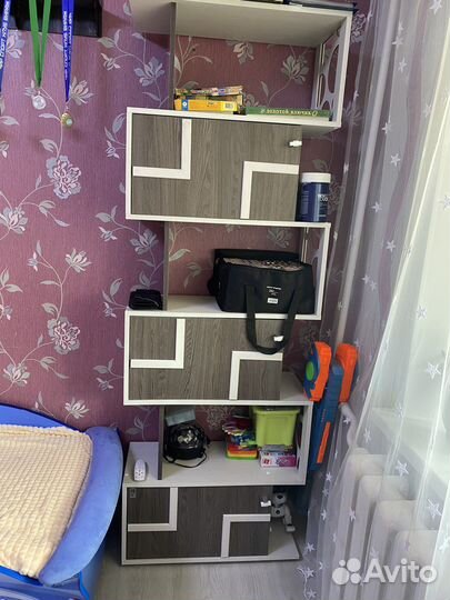 Стол для школьника, шкаф, стойка с полками