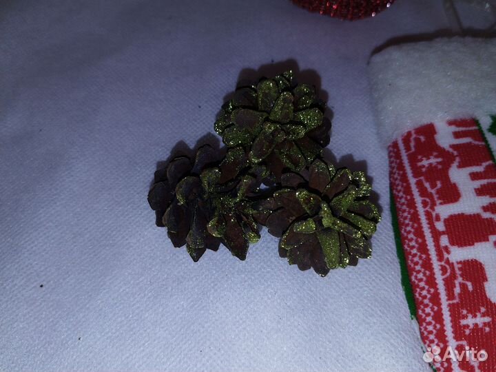 Набор украшений на елку - красный + 3 шишки