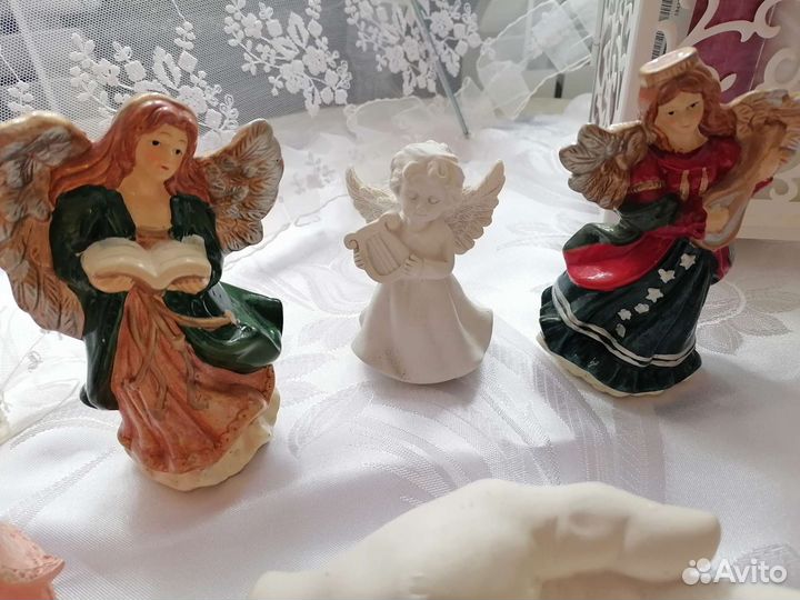 Статуэтки разные, декоративное кашпо руки