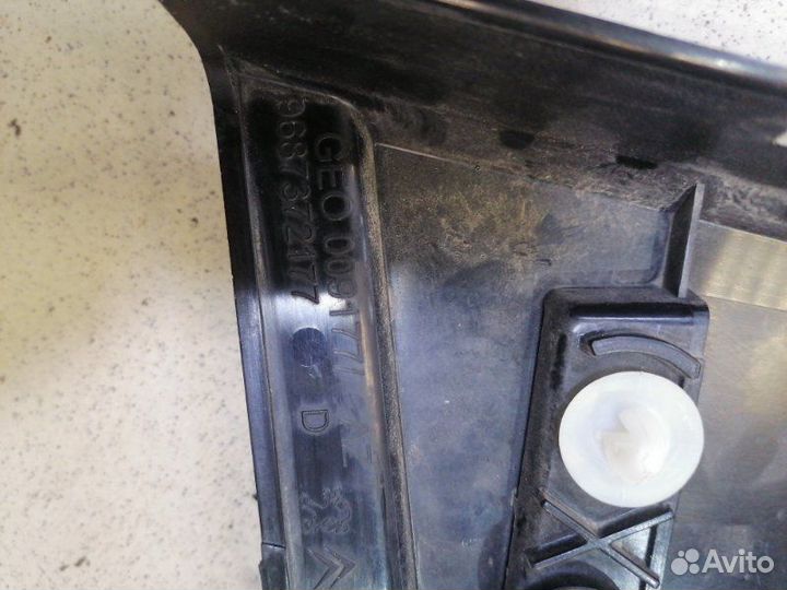 Накладка средней стойки наружняя правая Citroen C4