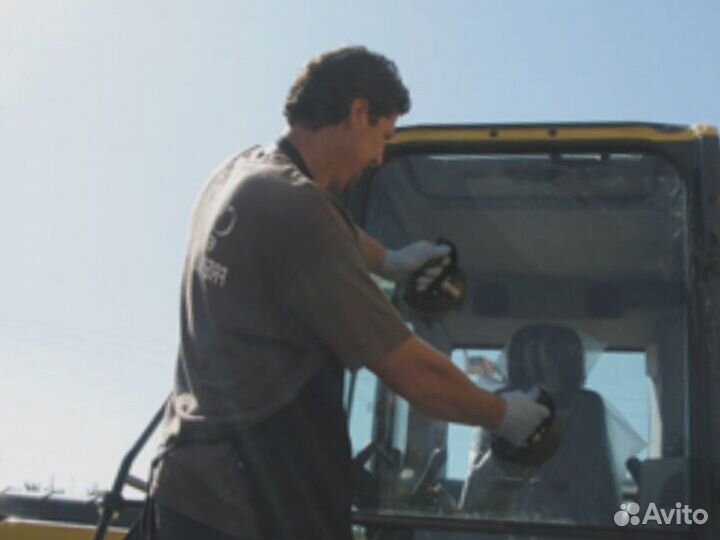 Стекло дверное форточка John Deere