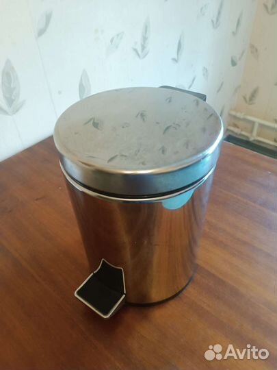 Мусорное ведро с педалью