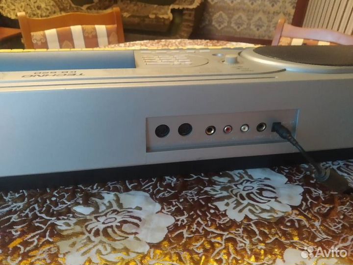 Синтезатор Techno KB-820