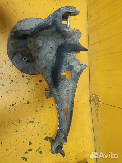Кулак поворотный задний правый рычаг ступица диск