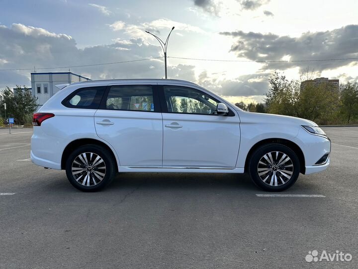 Mitsubishi Outlander 2.0 CVT, 2022, 99 км