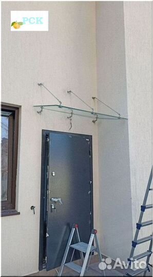 Козырек над дверью