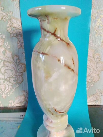 Ваза из оникса