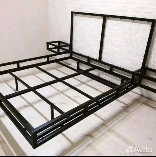Парящая кровать из металла