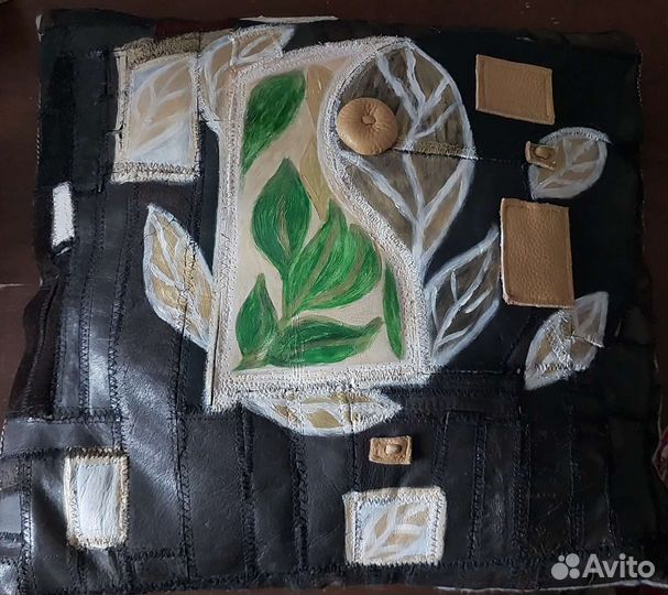 Подушка кожаная,декоративная