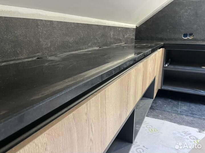 Столешница из чёрного гранита 