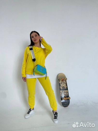 Костюм спортивный желтый новый 42 размер